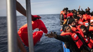 17-Jähriger stirbt nach Rettung von Flüchtlingsboot