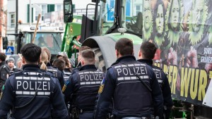 Strobl verteidigt Polizeieinsatz beim Aschermittwoch der Grünen