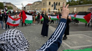 Hamas-Parole prangt im Münchner Olympiadorf