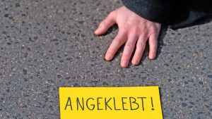 Sind Klimakleber Kriminelle oder „Motor“ der Demokratie?