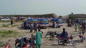 Mindestens 30 Tote nach Zugunglück in Pakistan