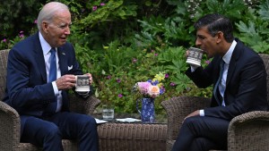 Joe Biden demonstriert Einigkeit mit Sunak und Charles III.