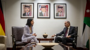 Baerbock spricht mit Jordaniens Außenminister