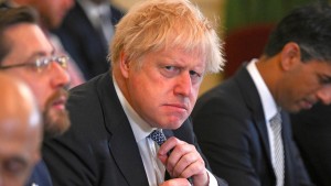 Abgeordnete schließen Boris Johnson aus Parlament aus