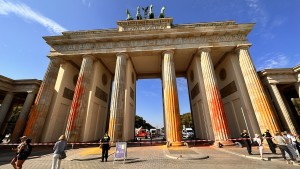 Bewährungsstrafen nach Farbattacke auf Brandenburger Tor
