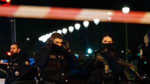 Attentäter von Paris bekennt sich zum IS