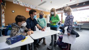 Warum die Schulen auch bei Rekord-Inzidenzen offen bleiben