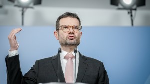 Buschmann will Geschäfte mit Schrottimmobilien eindämmen