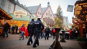 Weihnachtsmärkte beginnen mit mehr Polizei
