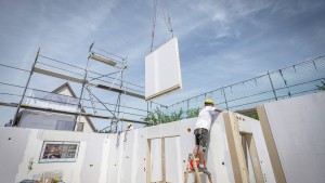 Die Nachfrage nach Fertighäusern brummt