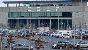 Tesla-Produktion ruht noch bis Ende nächster Woche