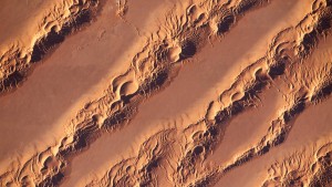 Sicheln, Sterne und Kreise im Saharasand