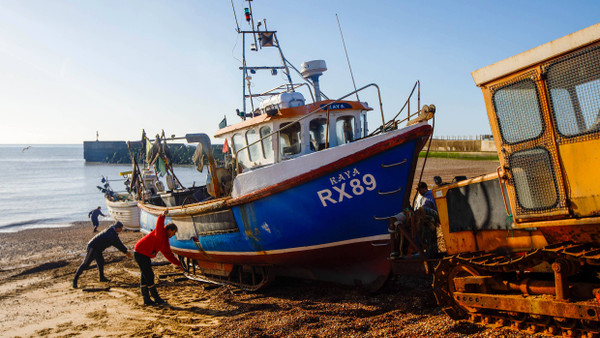 Fischer in Hastings an der britischen Küste