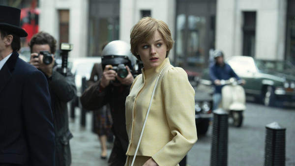 Emma Corrin als Lady Diana in einer Szene der Netflix-Serie „The Crown“.