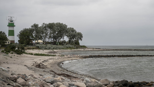 Der Leuchtturm Bülk in der Nähe der Ostseegemeinde Strande. Die entkam bei der Sturmflut im vergangenen Herbst nur knapp der Katastrophe.