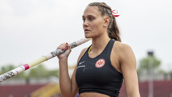 Stabhochspringerin Sarah Vogel hat sich für zwei Europameisterschaften qualifiziert
