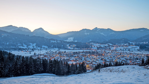 Oberstdorf blickt optimistisch in die Zukunft. Denn es hängt nicht von der Monokultur der Pisten und Lifte ab, sondern bietet seinen Besuchern ein komplettes Winterprogramm.