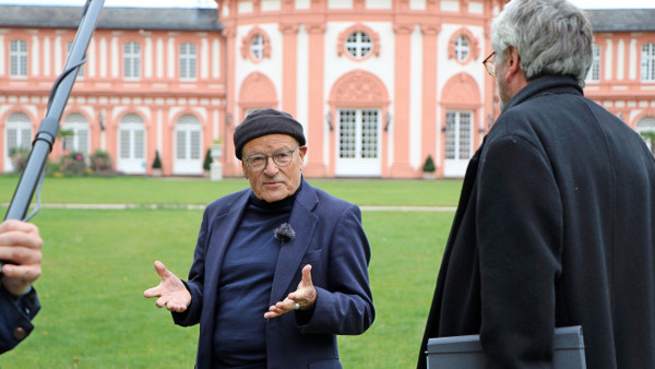 Erinnerung: Volker Schlöndorff mit Hans-Peter Reichmann (rechts) beim Dreh des Dokumentarfilms zur Ausstellung