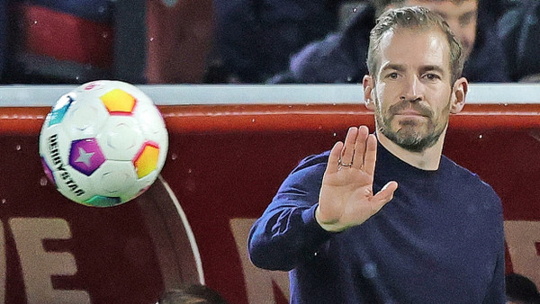 Seine taktischen Veränderungen greifen: Jan Siewert hat die Mainzer Defensive stabilisiert.