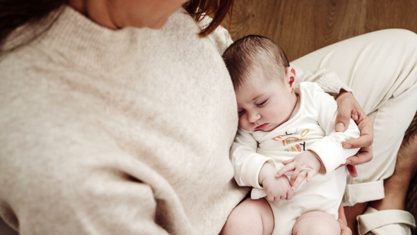 Ab wann sollten Kinder alleine schlafen?