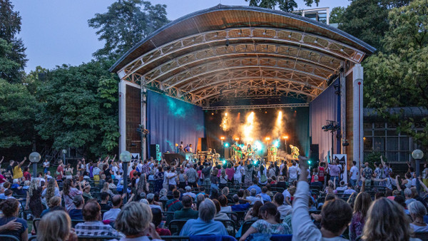 Laue Sommerabende: Seit vielen Jahren sind Open-Air-Konzerte im Palmengarten bei Musikern und Zuschauern sehr beliebt.