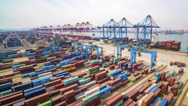 Der Hafen in Qingdao hat viel zu tun: Chinas Wirtschaft wächst auch im ersten Quartal 2019 schnell.