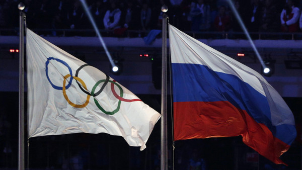 Ob die russische Flagge bei den Olympischen Spielen in Paris zu sehen sein wird, ist unklar.