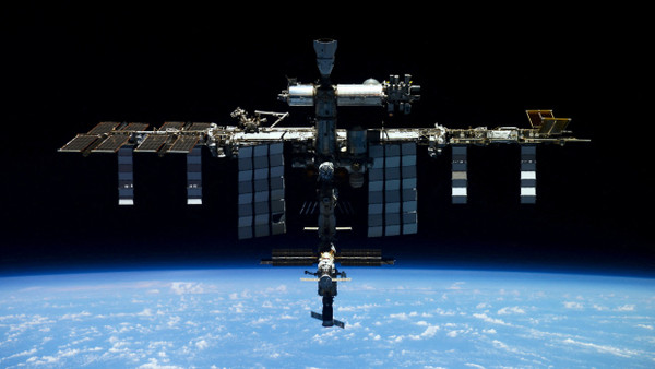 Die ISS ist auf einer Aufnahme aus dem vergangenen April zu sehen.