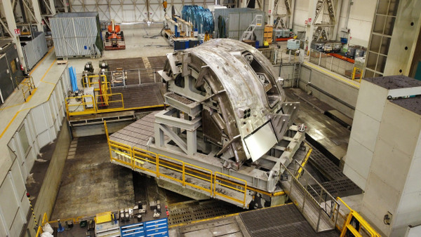 Schweres Werkstück: Sektor #5 des ITER-Reaktorgefäßes, Anfang Juli 2021 in der Fertigung bei dem italienischen Herstellers Westinghouse/Mangiarotti.