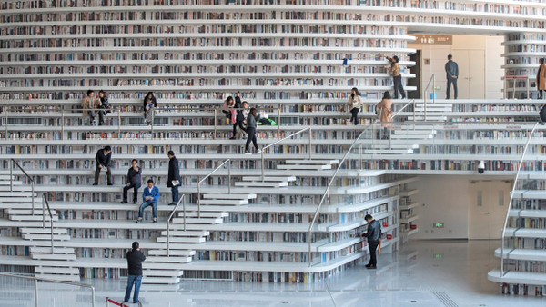 Selbst wer alle Bücher der Tianjin Binhai Library gelesen hat, weiß deshalb noch nichts vom „öffentlichen Gebrauch der Vernunft“ (Kant).