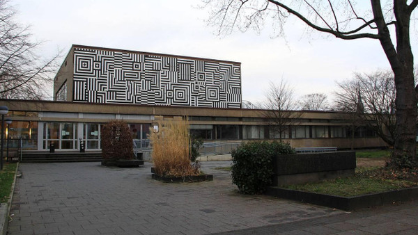 Die wissenschaftliche Literatur ist ein Labyrinth: Das Fassadenmosaik des Juridicums der Universität Bonn wurde 1969 von Victor Vasarely geschaffen.