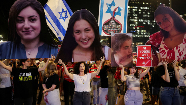Demonstranten protestieren am 22. Mai in Tel Aviv für die Freilassung der Geiseln in Gaza.