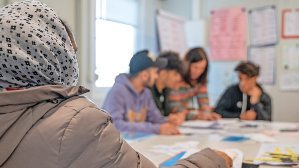 Verlorene Zeit: Bis Flüchtlinge einen Deutschkurs besuchen können, vergehen oft Monate, weil Lehrkräfte fehlen.
