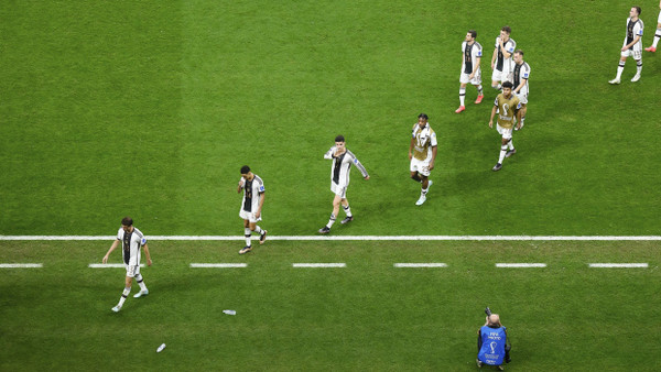 Deutschland verabschiedet sich: Weltmeister wollten sie werden – und verlassen dann mit gesenkten Häuptern das Feld.