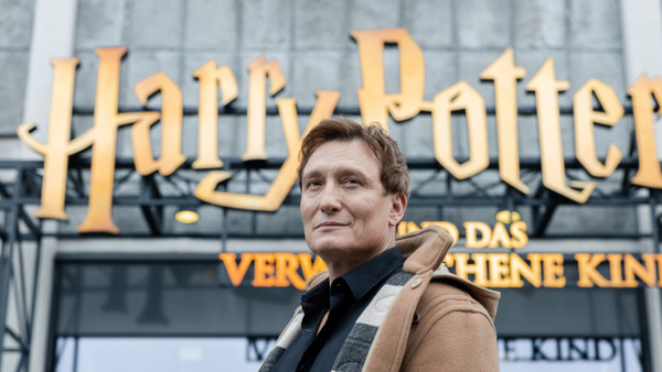 Oliver Masucci wirkt als Gaststar bei „Harry Potter und das verwunschene Kind“ mit.