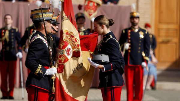 Küsst die Flagge: die spanische Kronprinzessin Leonor