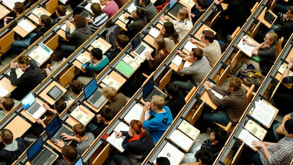 Mehr als achtzig Prozent der 115 befragten Hochschulen messen der Digitalisierung einen hohen Stellenwert bei, aber nur 20 Prozent glauben, dass die Digitalisierung bei ihnen auf einem hohen Stand ist. (Archivbild)