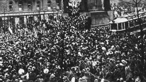 Der 28. September 1918 auf dem Wenzel-Platz in Prag: Die Tschechoslowakei erklärt ihre Unabhängigkeit von Österreich-Ungarn.