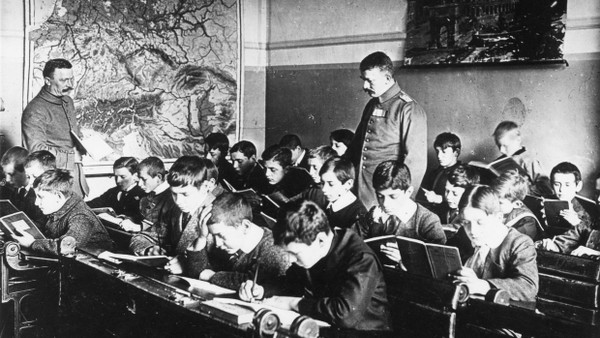 Eine deutsche Schule in Belgien, zur Zeit des Ersten Weltkriegs.