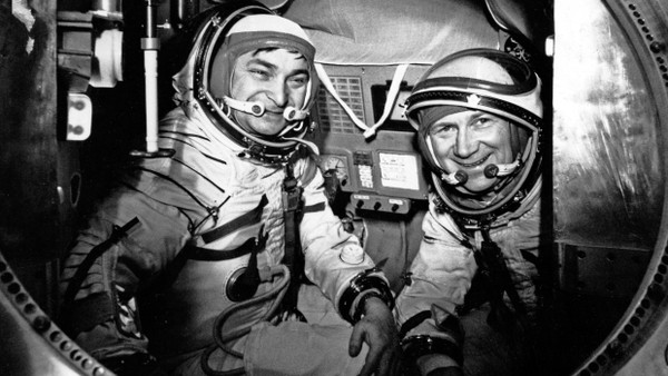 Kosmonaut Sigmund Jähn (rechts).