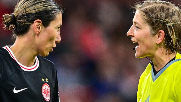 Redebedarf in der Frauen-Bundesliga: An den Leistungen der Schiedsrichterinnen entzündet sich Kritik.