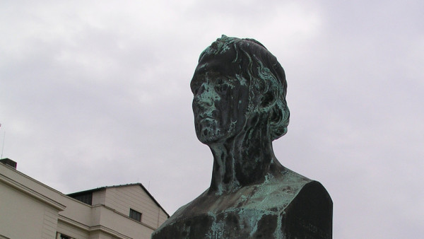 Hegel-Denkmal in der Dorotheenstraße in Berlin-Mitte