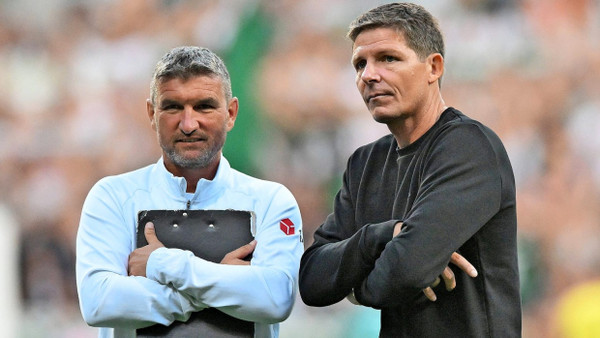 Neue Rollenverteilung für ein Spiel: Eintracht-Assistenztrainer Michael Angerschmid (links) coacht für seinen gesperrten Chef Oliver Glasner.