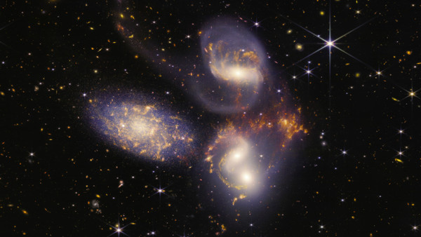 Vier der Galaxien in Stephans Quintett werden eines Tages verschmelzen – und dabei Gravitationswellen aussenden.