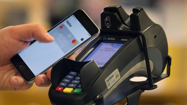 Zahlen Kunden an der Supermarktkasse, verdienen US-Kreditkartenkonzerne mit. Die European Payment Initiative soll das ändern.