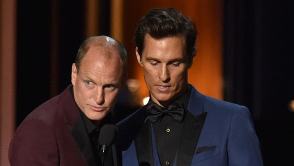 Die US-Schauspieler Woody Harrelson (links) und Matthew McConaughey bei einer Preisverleihung 2014.