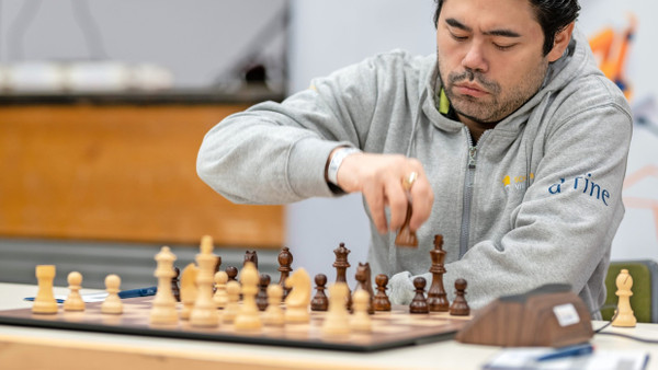 Hikaru Nakamura am Zug