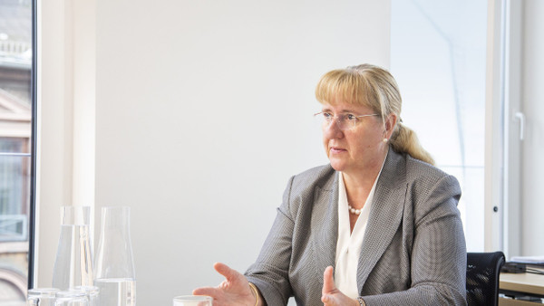 Besorgt: HIHK-Präsidentin Kirsten Schoder-Steinmüller warnt vor einer Abwanderung deutscher Unternehmen.