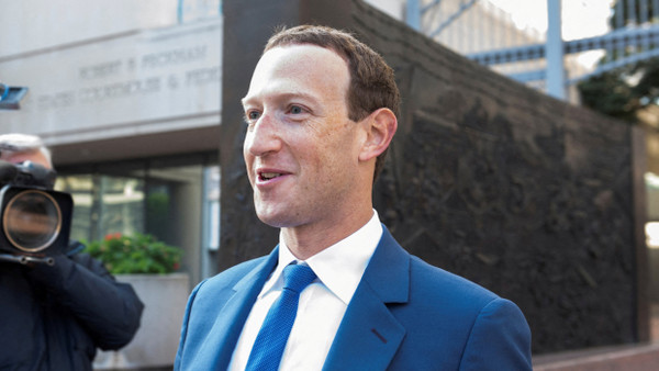 Hat gut lachen: Meta-CEO Mark Zuckerberg (hier im Dezember 2022 vor einem Gericht in San Jose)