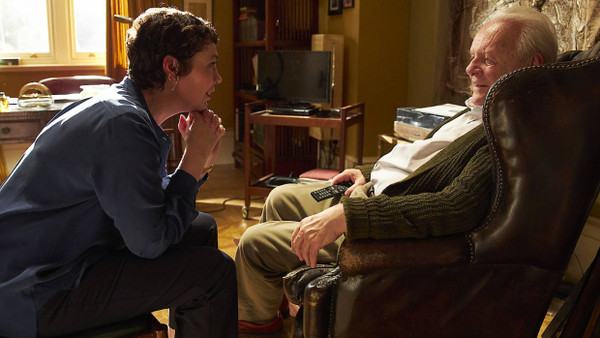 Olivia Colman als Tochter Anne und Anthony Hopkins als ihr demenzkranker Vater Anthony in seinem neuen Film „The Father“.